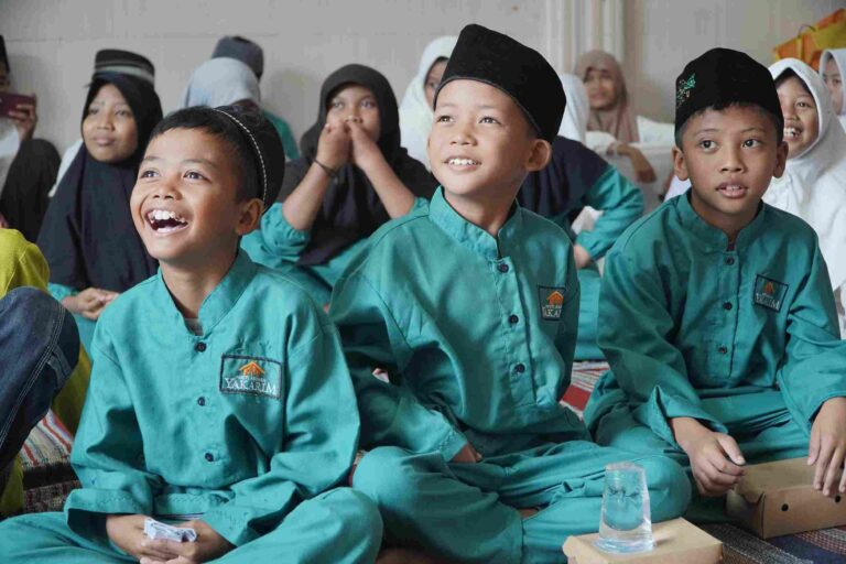 Menghardik Anak Yatim