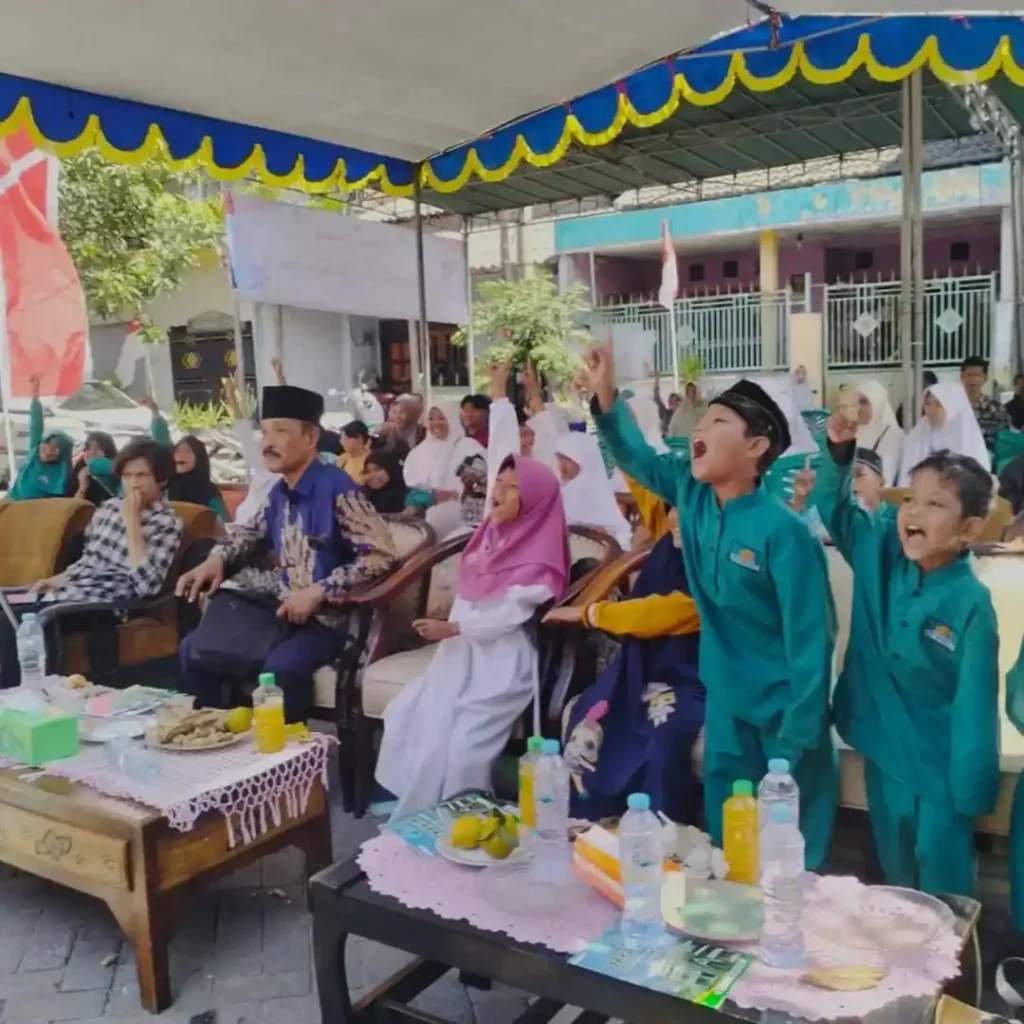 Sedekah Kemerdekaan Anak Yatim Hadiah Perjuangan Bersama YAKARIM Surabaya 1